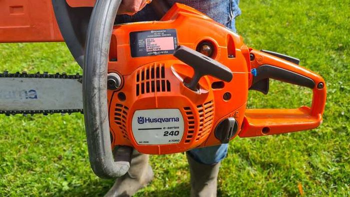 Husqvarna 240 x-torq 14" petrol chainsaw