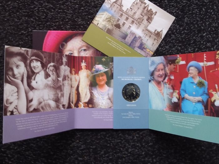 Great Britain : 2002 Queen Elizabeth The Queen Mother, Memorial Crown, Presentation Pack