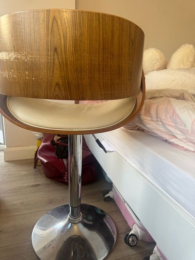 bar stool