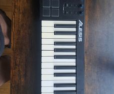 Alesis V5 Midi Keyboard