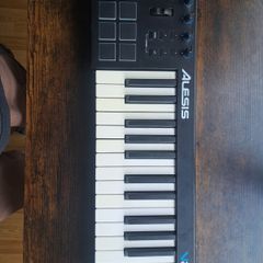 Alesis V5 Midi Keyboard
