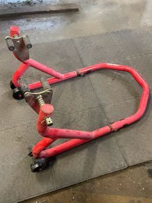 Front paddock stand