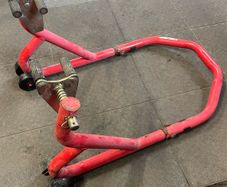 Front paddock stand
