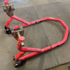 Front paddock stand