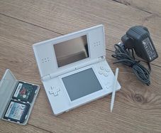 Nintendo Ds White Perfect Condition! + 2games