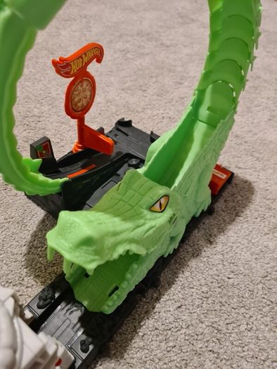 Hot Wheels Snake Spiral