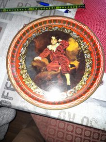 Portrait of Master Lambton, The Red Boy Round Tin Serving Tray Made in England. These are sought after vintage items, sometimes commemorating specific historical events