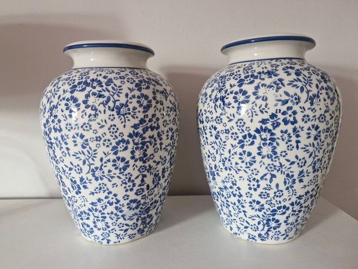 2 Vases