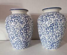 2 Vases