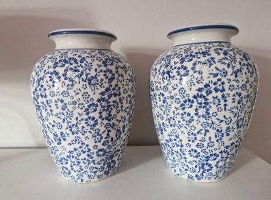 2 Vases
