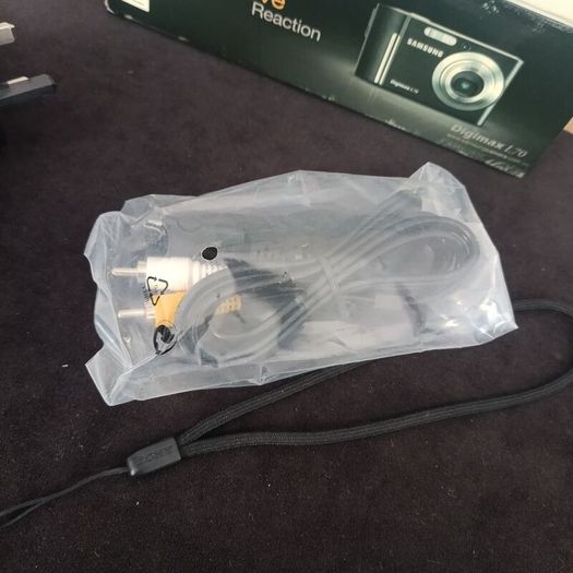 Samsung Digimax L70 7.2MP 3x Zoom Digital Camera