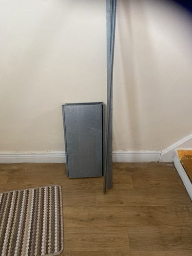shelving four shelves needs screws