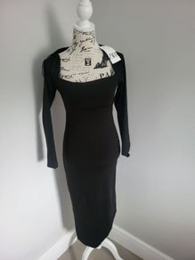 black bodycon dress