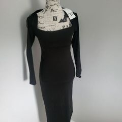 black bodycon dress