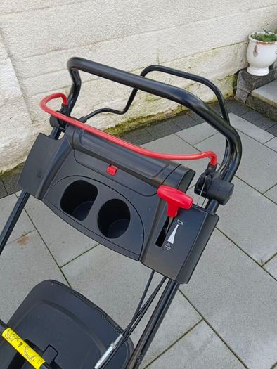 Prolawn self drive lawnmower with Briggs and stratton engin 625 series and 21 inch cut steel body in excellent working condition which starts first pull