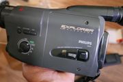 Philips Explorer VHS C Camcorder model M624/01 perfect condition, in original box (works perfectly on the charger)