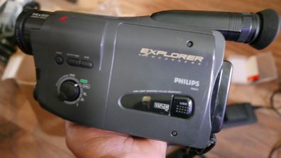 Philips Explorer VHS C Camcorder model M624/01 perfect condition, in original box (works perfectly on the charger)