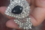 Vintage jewelry is sold individually for 5 to 10 euros
