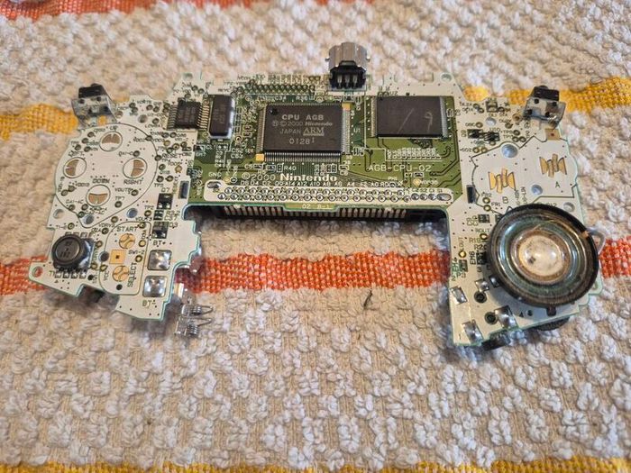 Gameboy Advance Motherboard - read description