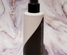 Revolution Pro Supreme Matte Finishing Spray - New