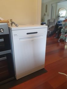 Nearly new dishwasher