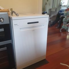 Nearly new dishwasher