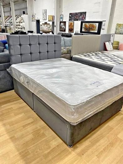 Single bed and mattress having headboard