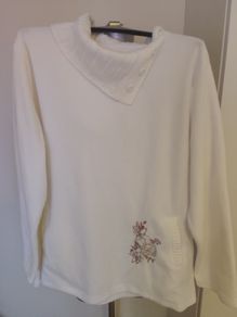 Atlas for Women white embroidered fleece size UK 18/20 EU46/48 Postage included