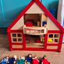 Vintage Dollhouse Image 9