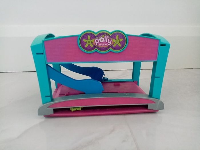 Polly Pocket garage