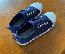 Hilfiger low top sneakers size uk 3.5