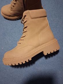 Brown boots (size 5)