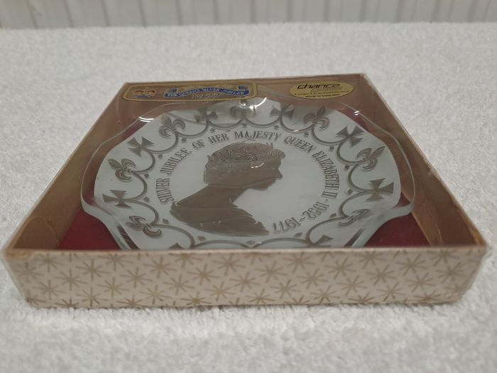 Vintage Queen Elizabeth Silver jubilee pin dish