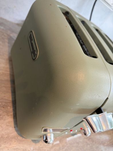 DeLonghi Toaster and Kettle Set Sage Green