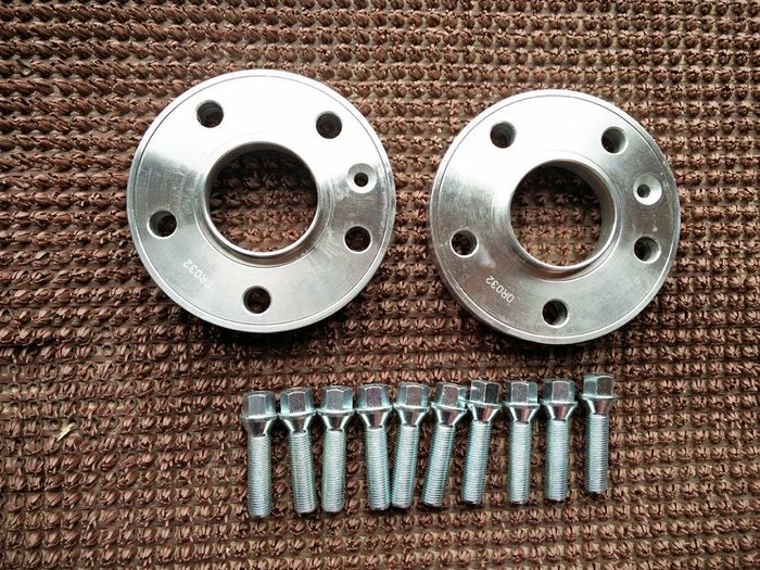 5x114.3 High Quality Aluminium Wheel Spacers 40mm per axle (20mm per side)