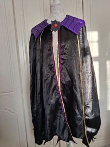 Halloween childrens cape.