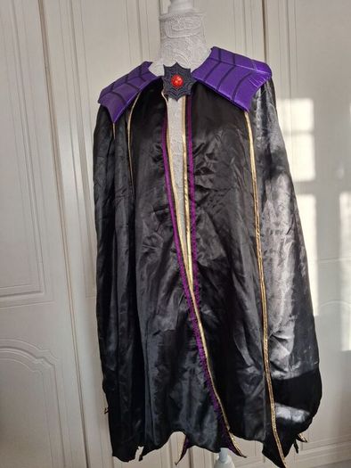 Halloween childrens cape.