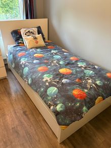 single bed from IKEA (with or without mattress)