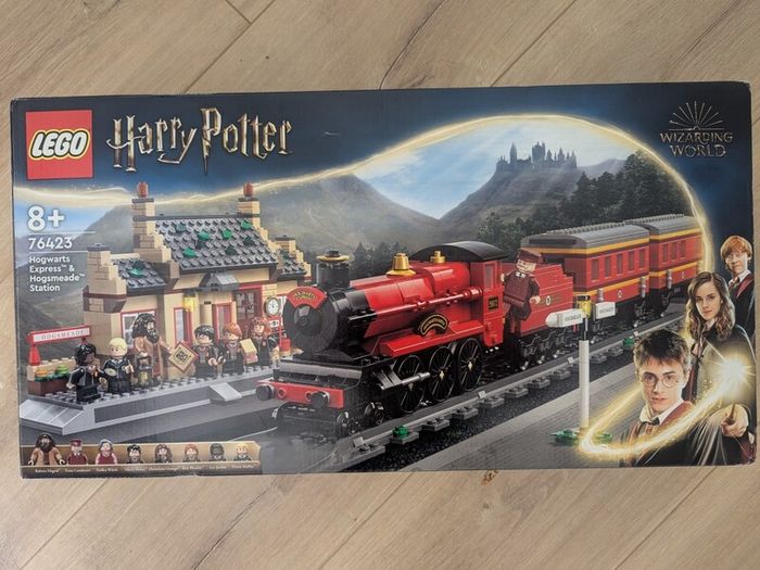 Lego Hogwarts Express and Hogsmeade Station 76423