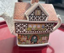 Sadler English Country Cottage - Ivy House Teapot