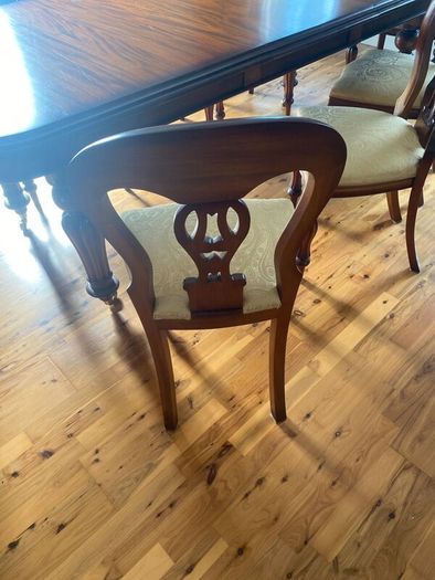Mahogany Dining Table & 8 Chairs