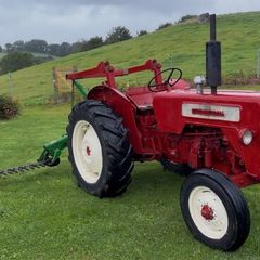 International B414 and loader