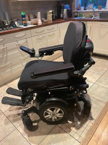 Giving away(read comments)Quantum Edge 2.0 With TRU balance power chair