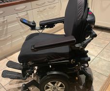 Giving away(read comments)Quantum Edge 2.0 With TRU balance power chair