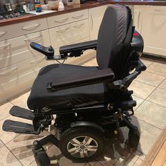 Giving away(read comments)Quantum Edge 2.0 With TRU balance power chair
