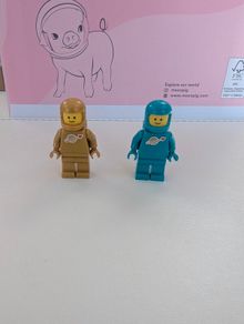 100% Lego 21358 Pearl Gold & Teal Classic Space Minifigure  Astronaut Spacemen