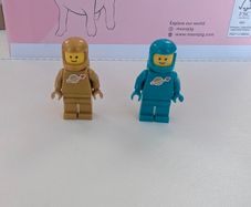 100% Lego 21358 Pearl Gold & Teal Classic Space Minifigure  Astronaut Spacemen