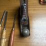2 vintage planes 4 wood carving chisels Image 4