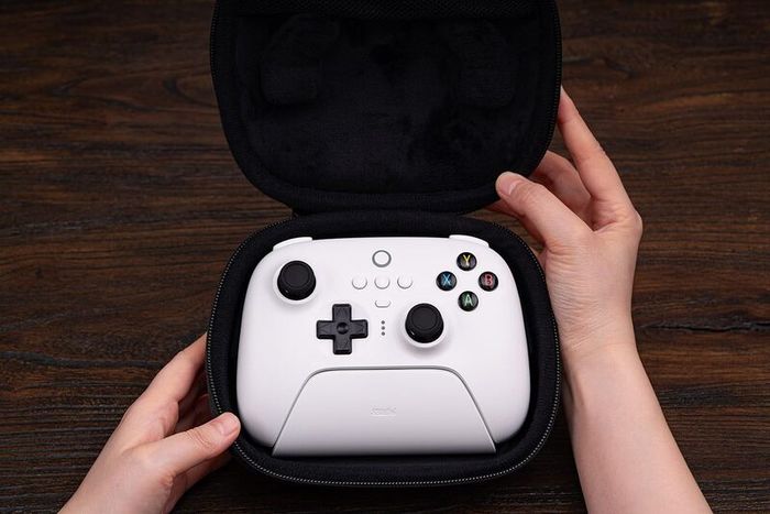 BUNDLE: 8Bitdo Ultimate 2 Wireless Controller (Boxed) + Official Controller Travel Case (Boxed) + Bonus!