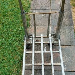 Foldable hand trolly